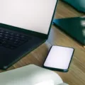 Tampilan aplikasi cloud storage di smartphone untuk menyimpan file data dengan aman