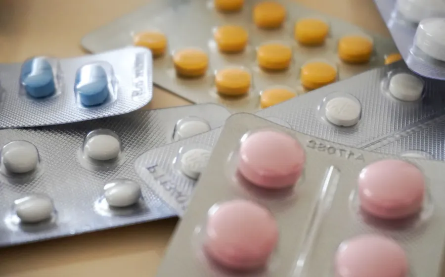 Kemasan obat Ardium 500 untuk ambeien dan varises di apotek
