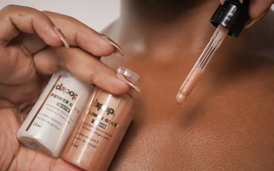 Aplikasi manfaat primer sebelum makeup pada kulit wajah agar halus dan tahan lama