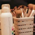 Botol setting spray kosmetik untuk mengunci makeup tahan lama