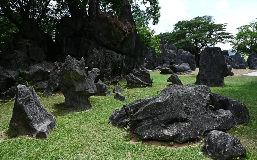 Pemandangan memukau di kawasan wisata perbukitan kapur eksotis Indonesia