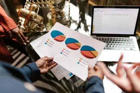 Cara membuat business plan sederhana pada buku catatan kerja perintis usaha