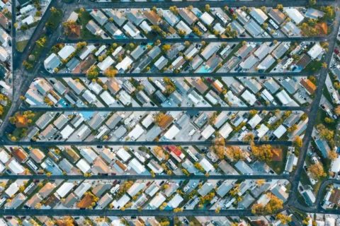 Ilustrasi peta kriteria lokasi properti strategis untuk investasi hunian jangka panjang