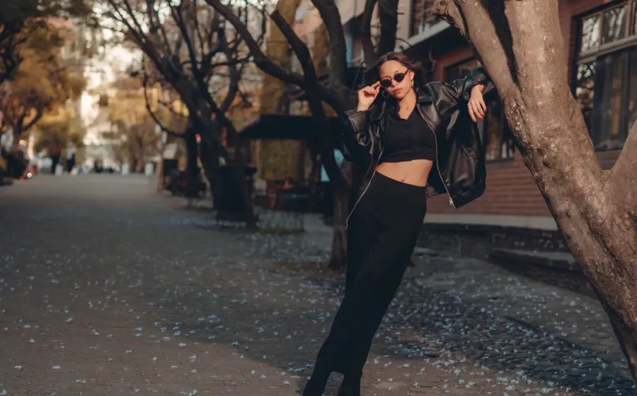 Inspirasi padu padan tren fashion gaya street style yang kece dan trendi